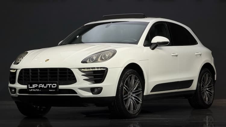 PORSCHE MACAN