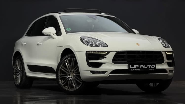 PORSCHE MACAN